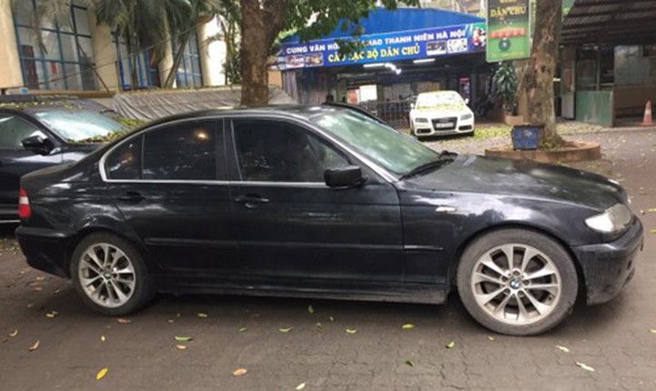 Xe sang Mercedes va BMW gia chi 300 trieu tai Viet Nam-Hinh-7